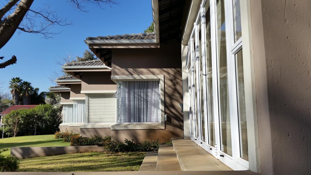 Bed and Breakfast 6 On Acacia Johannesburg Exterior foto