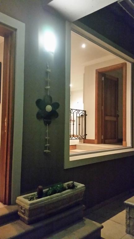 Bed and Breakfast 6 On Acacia Johannesburg Exterior foto