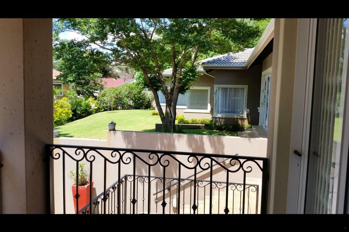 Bed and Breakfast 6 On Acacia Johannesburg Exterior foto